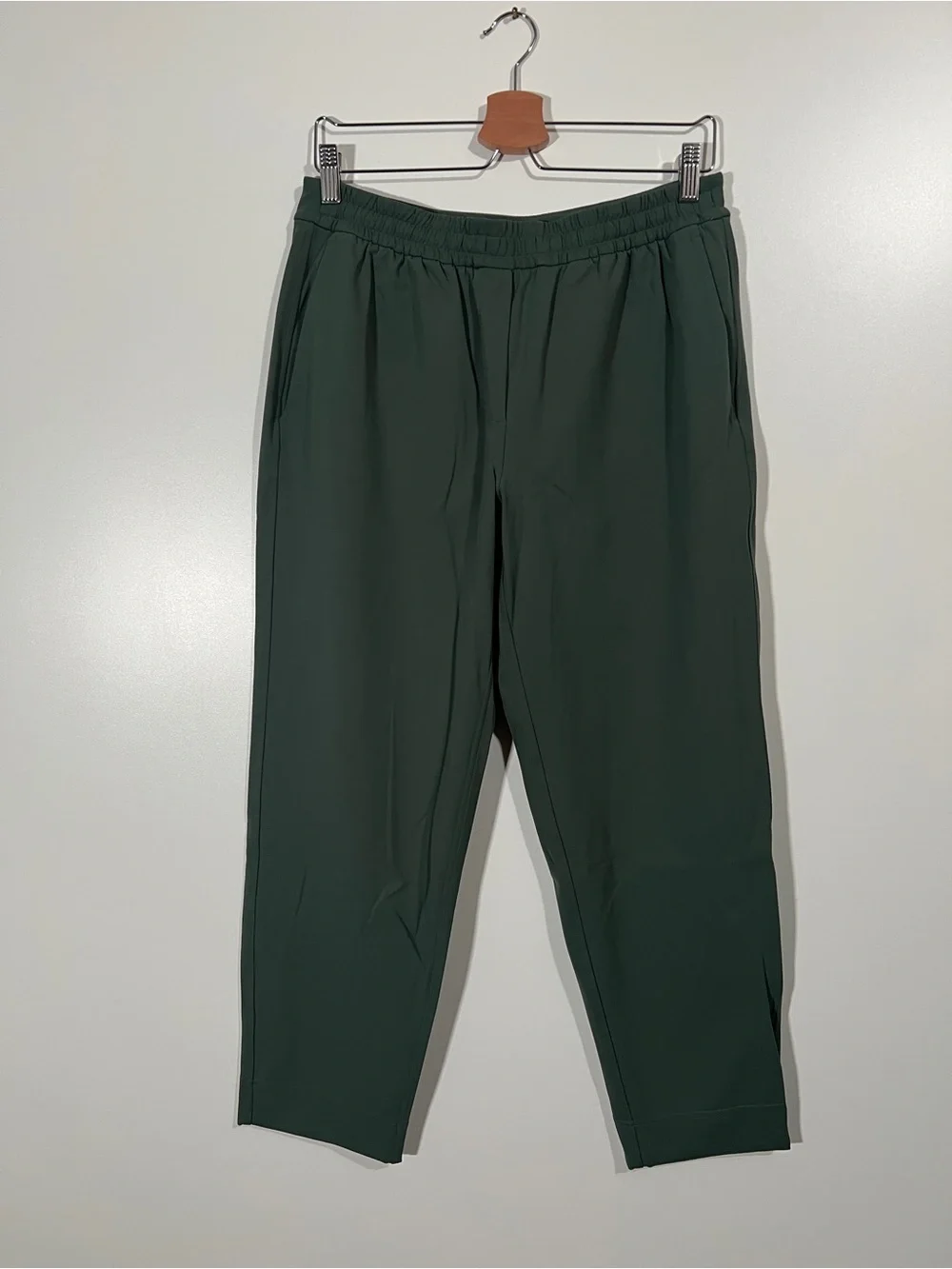 Lululemon Tapered-Leg Mid-Rise Pants 7/8 Length Ankle Size Medium Green